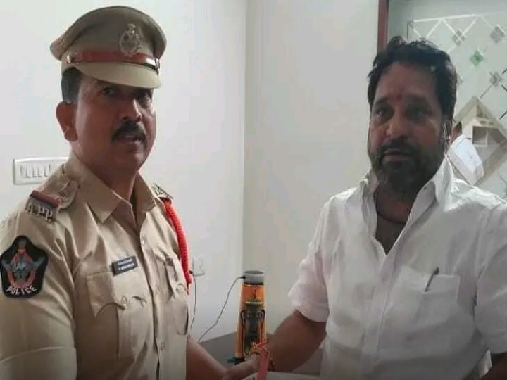 పలమనేరు ఎమ్మెల్యేను కలిసిన సీఐ