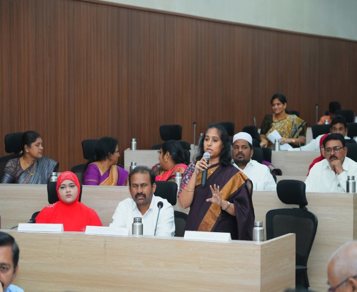 అధికారుల నిర్లక్ష్యంపై మండిపడ్డ ఎమ్మెల్యే