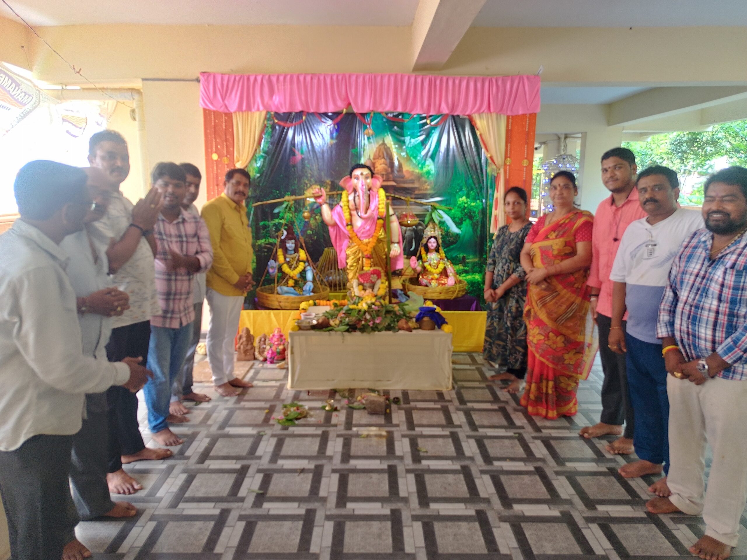 శ్రవణుడి సేవలో ఆకట్టుకున్న వినాయక విగ్రహం