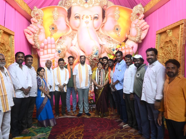 గణనాథుడికి ప్రత్యేక పూజలు చేసిన ఎంపీ