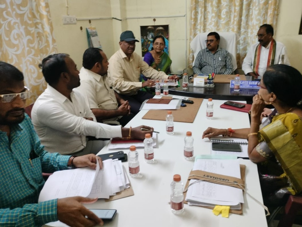 మున్సిపల్ కమిషనర్‌లతో సమావేశం నిర్వహించిన అదనపు కలెక్టర్