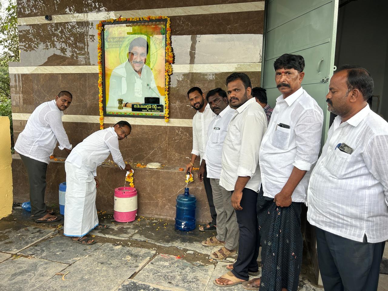 జిల్లాలో ఉచిత మినరల్ వాటర్ ప్లాంట్ ప్రారంభం