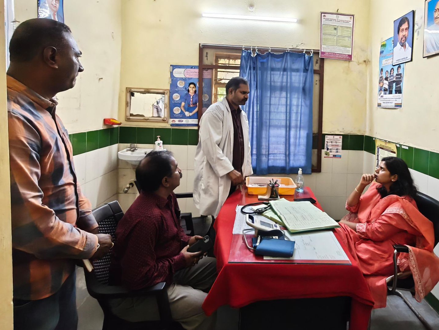 యాంటీ రేబిస్ వ్యాక్సిన్ సిద్ధంగా ఉంచుకోవాలి: కలెక్టర్