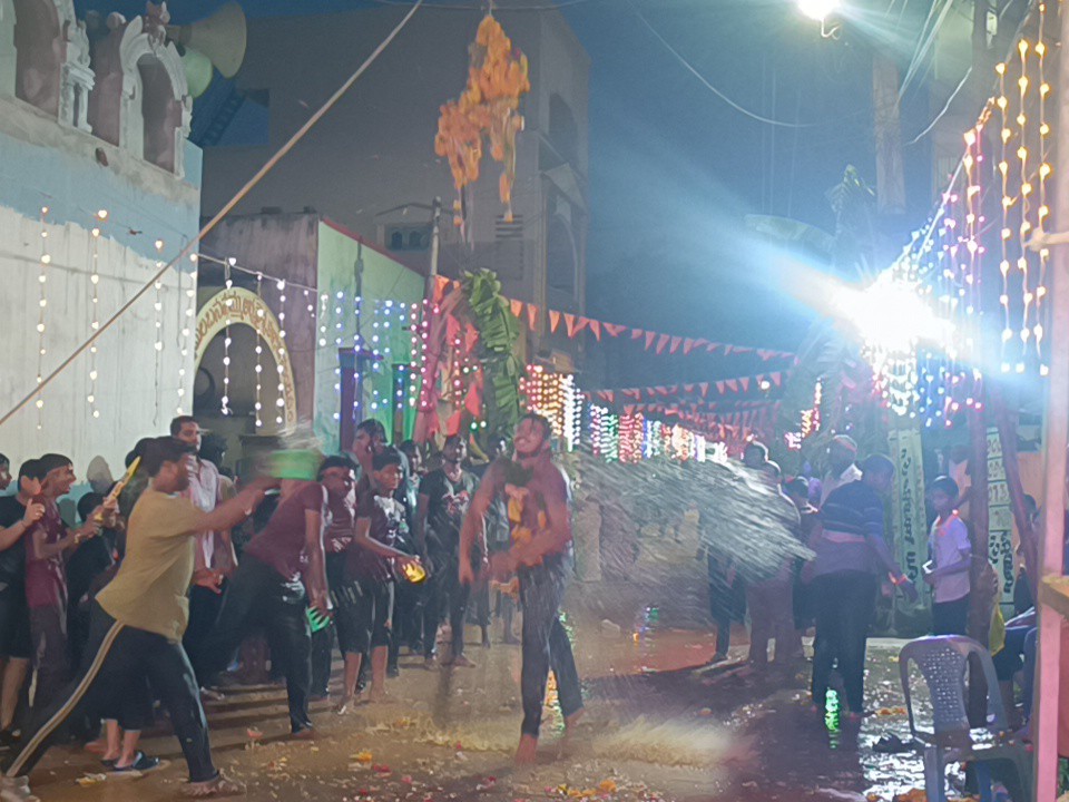 జిల్లాలో కోలాహాలంగా ఉట్టి కార్యక్రమం