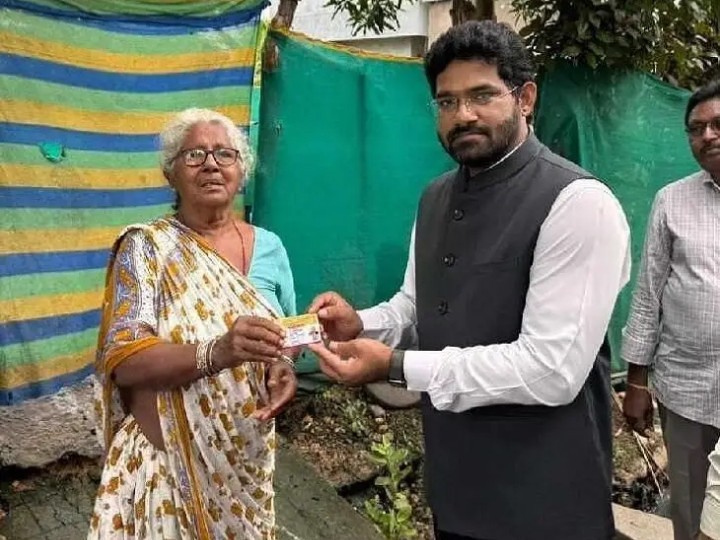 రేషన్ షాపును తనిఖీ చేసిన జేసీ