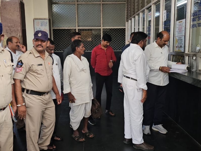 రైల్వే స్టేషన్‌ను పరిశీలించిన ఎంపీ