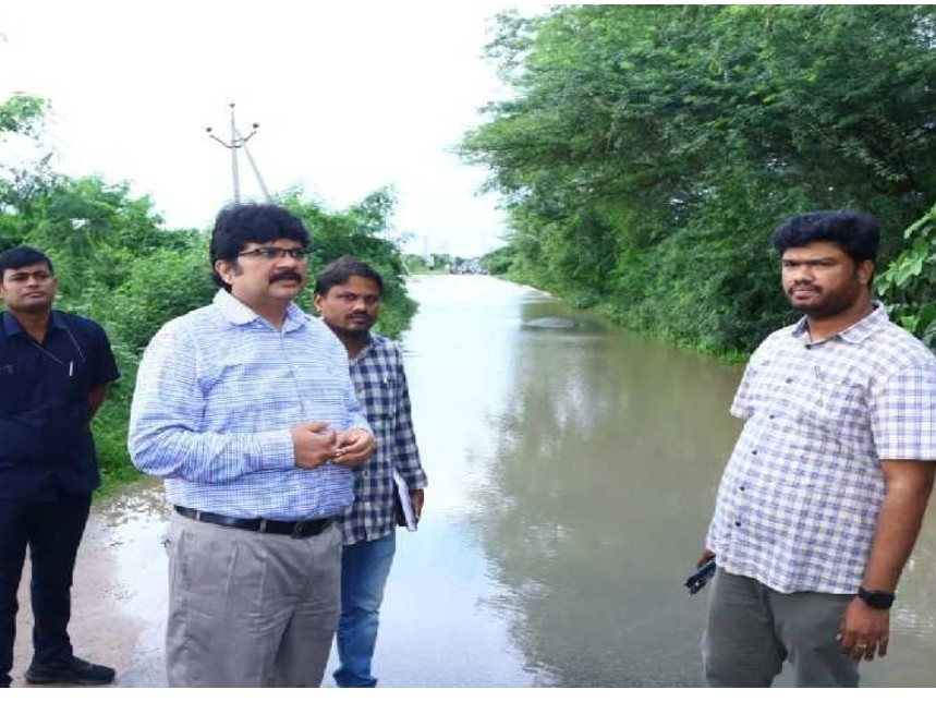 కొలనుపాక వాగును సందర్శించిన కలెక్టర్