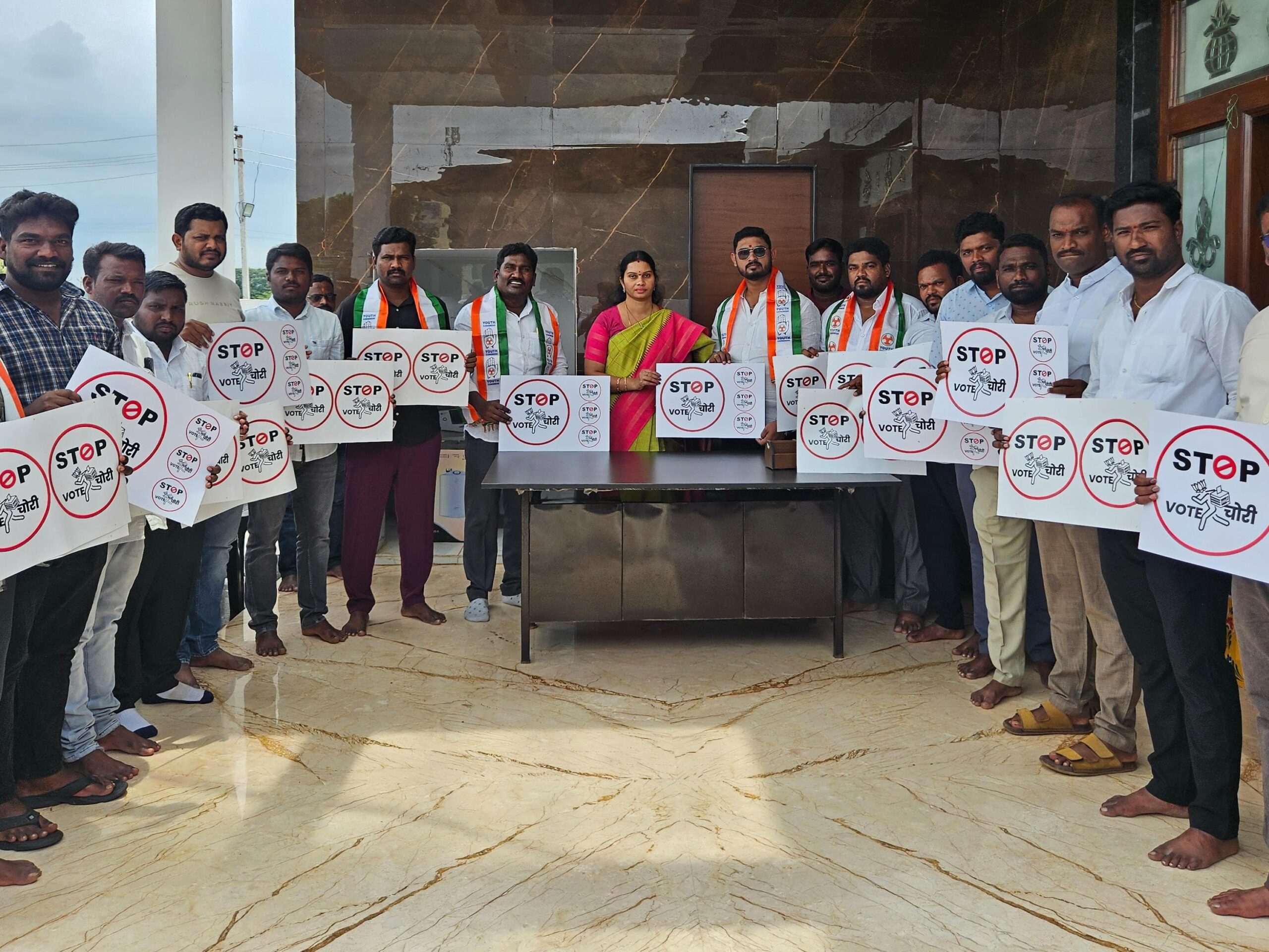స్టాప్ ఓట్ చోరీ’ పోస్టర్‌ను ఆవిష్కరించిన సరిత