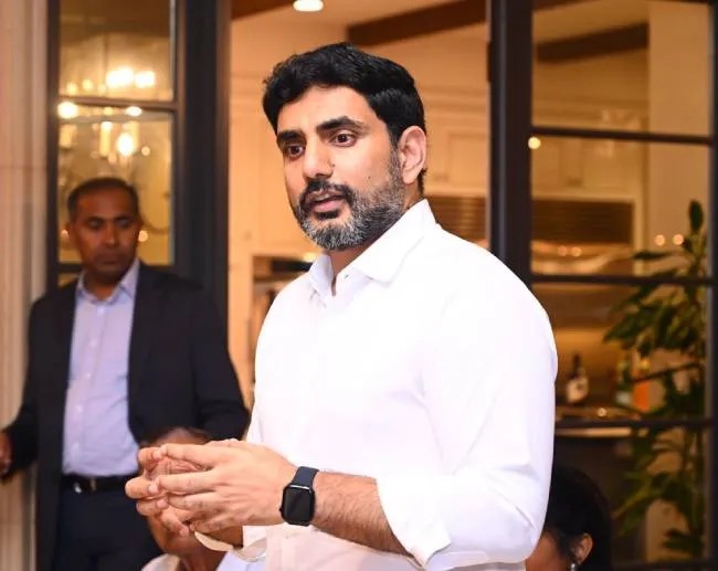 విశాఖ విమానాశ్రయానికి చేరుకున్న లోకేష్