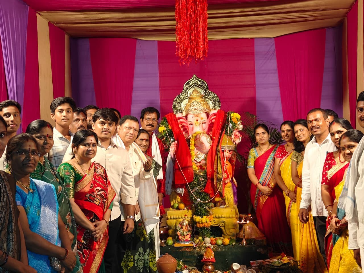 వినాయక చవితి వేడుకలకు హాజరైన మాజీ ఎమ్మెల్యే