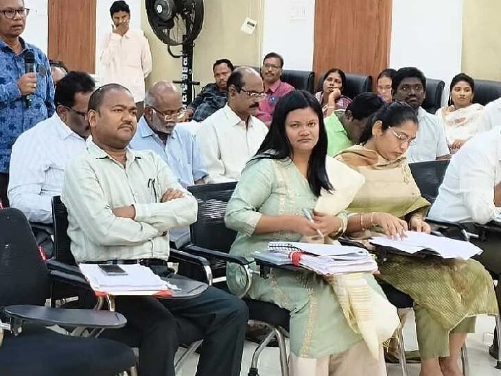 త్వరితగిన భూసేకరణ చేపట్టాలి: కలెక్టర్