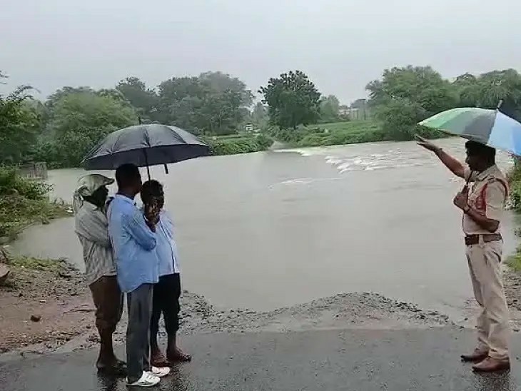 భారీ వర్షాలతో అర్కండ్ల వాగు ఉద్ధృతి