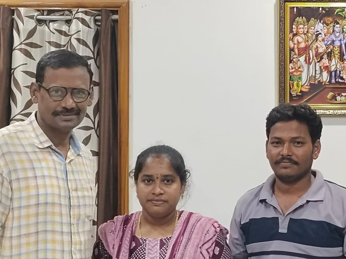 గురువుని కలిసిన డీఎస్సీ ర్యాంకర్ రమ్య