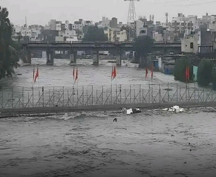 మూసారాంబాగ్ వంతెన వద్ద డేంజర్