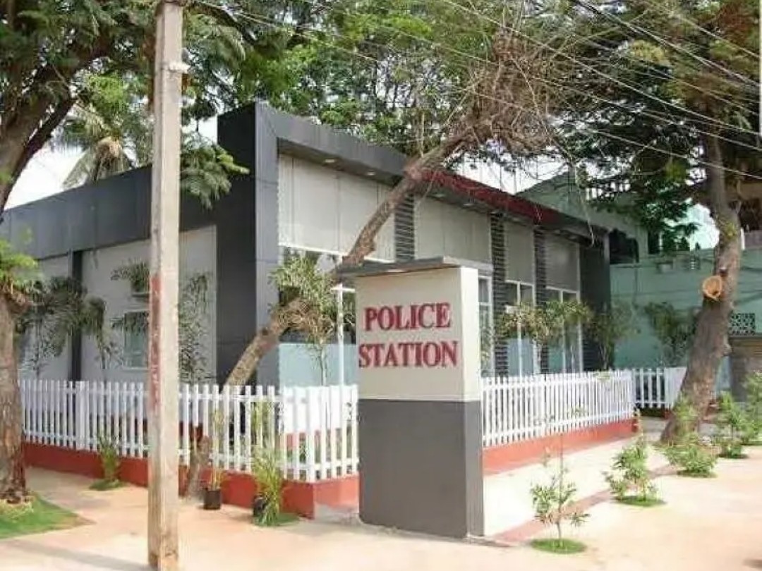 బ్లేడ్‌తో దాడి.. కేసు నమోదు