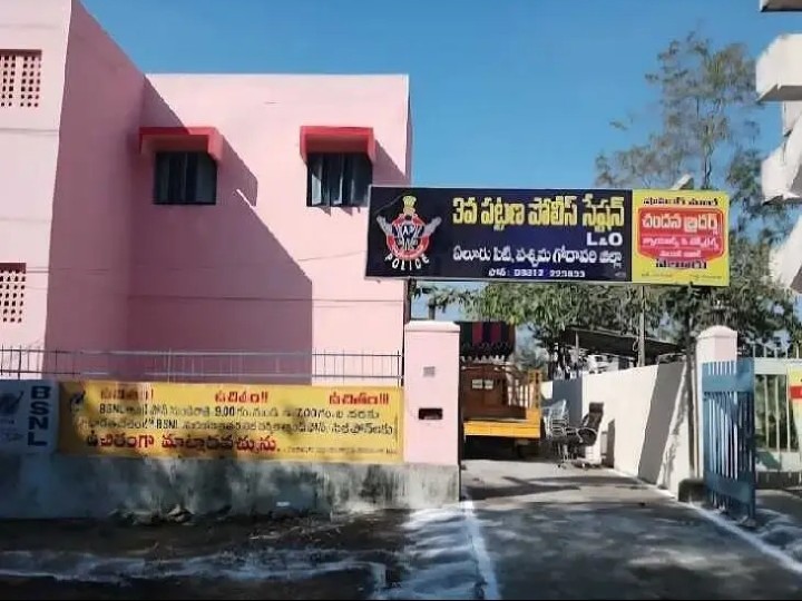 పేకాట శిబిరంపై దాడి.. ఐదుగురి అరెస్ట్