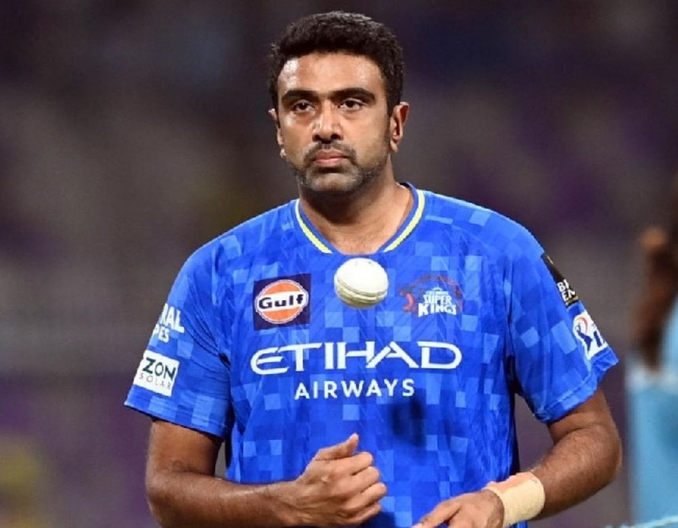ధోనీని చూసి ఆశ్చర్యపోతున్నా: అశ్విన్