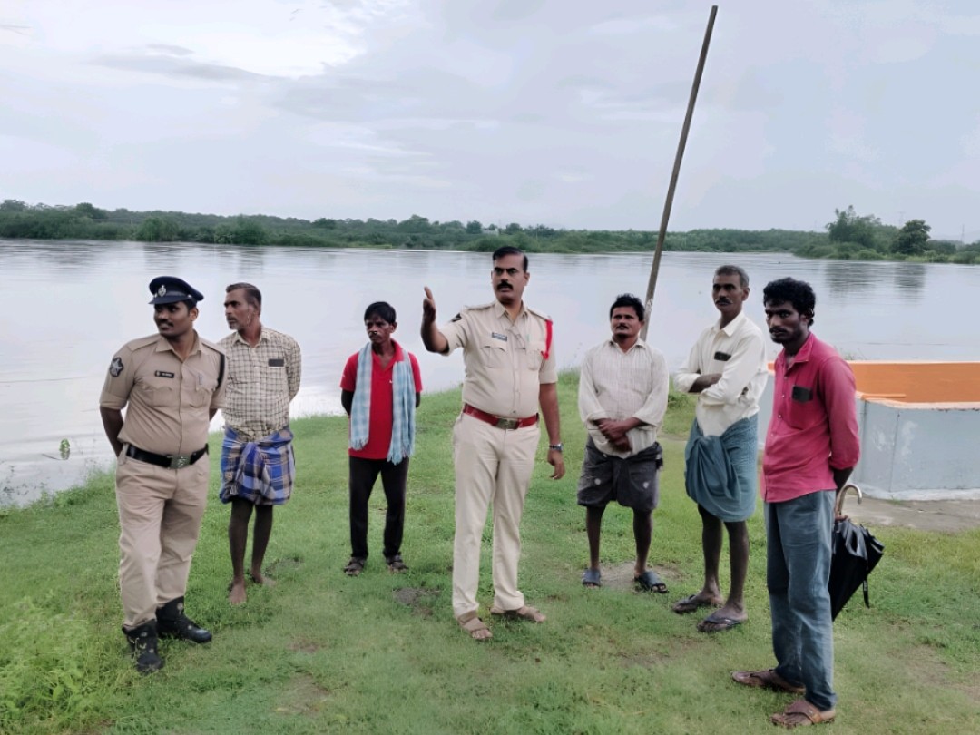 గణేష్ నిమజ్జనం ఏర్పాట్లను పరిశీలించిన సీఐ