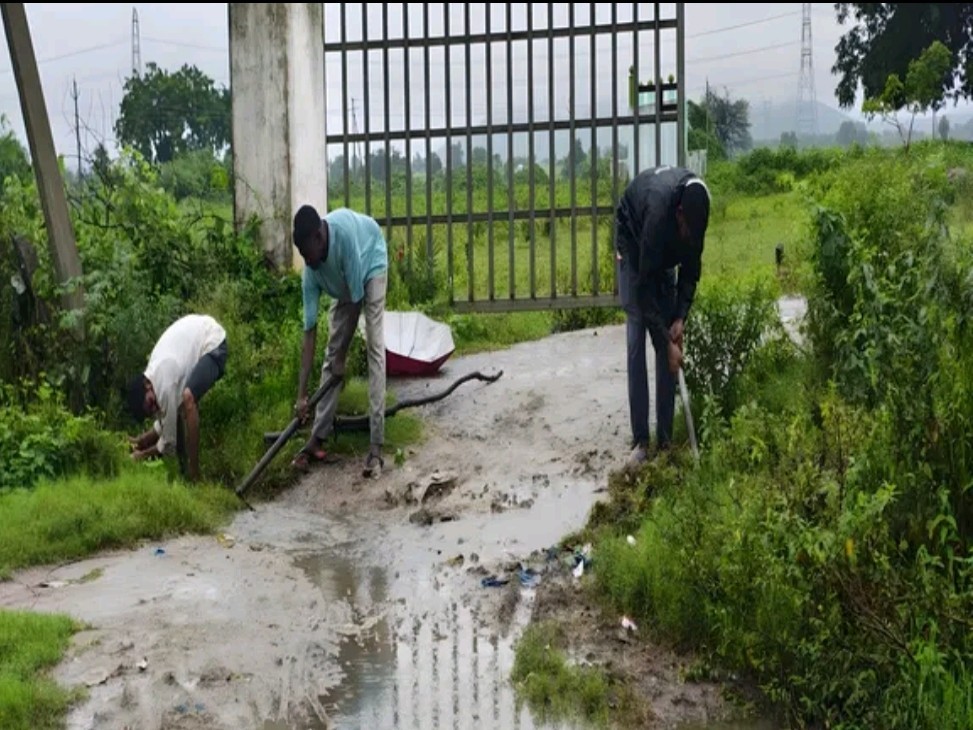 విపత్తుల సమయంలో గ్రామ పంచాయితీ సిబ్బంది శ్రమ హార్షనీయం
