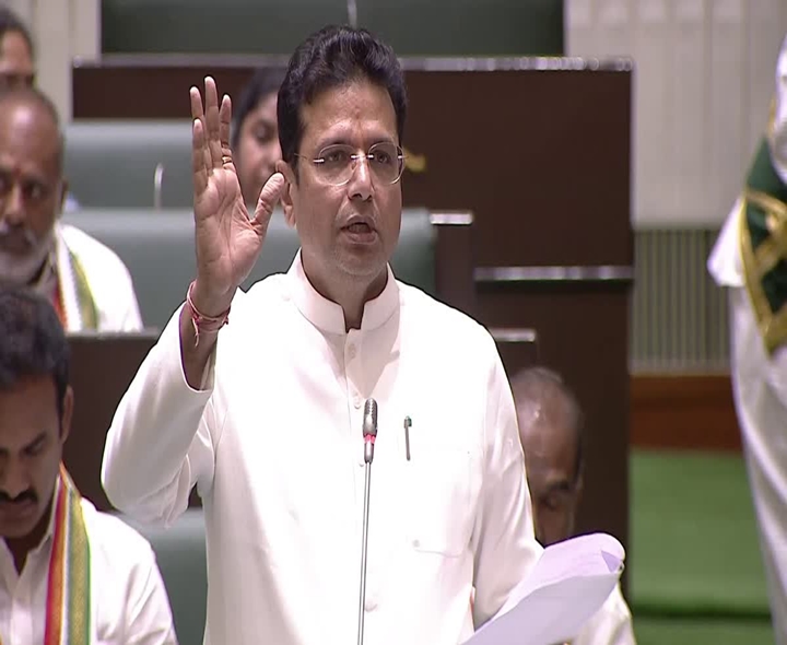 హరీష్ రావు ప్రసంగాన్ని అడ్డుకున్న మంత్రి