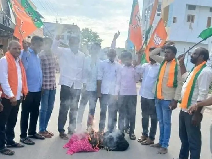 రాహుల్ గాంధీ దిష్టిబొమ్మ దగ్ధం