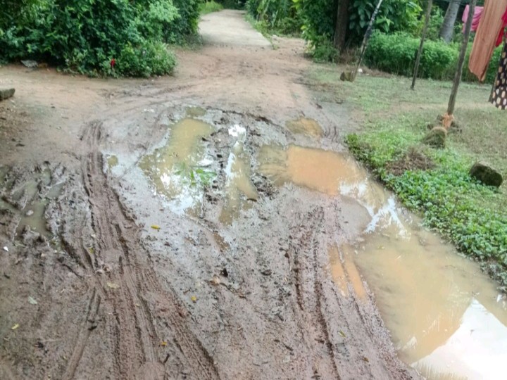 అరకొరగా రోడ్డు పనులు… ప్రజల ఆవేదన