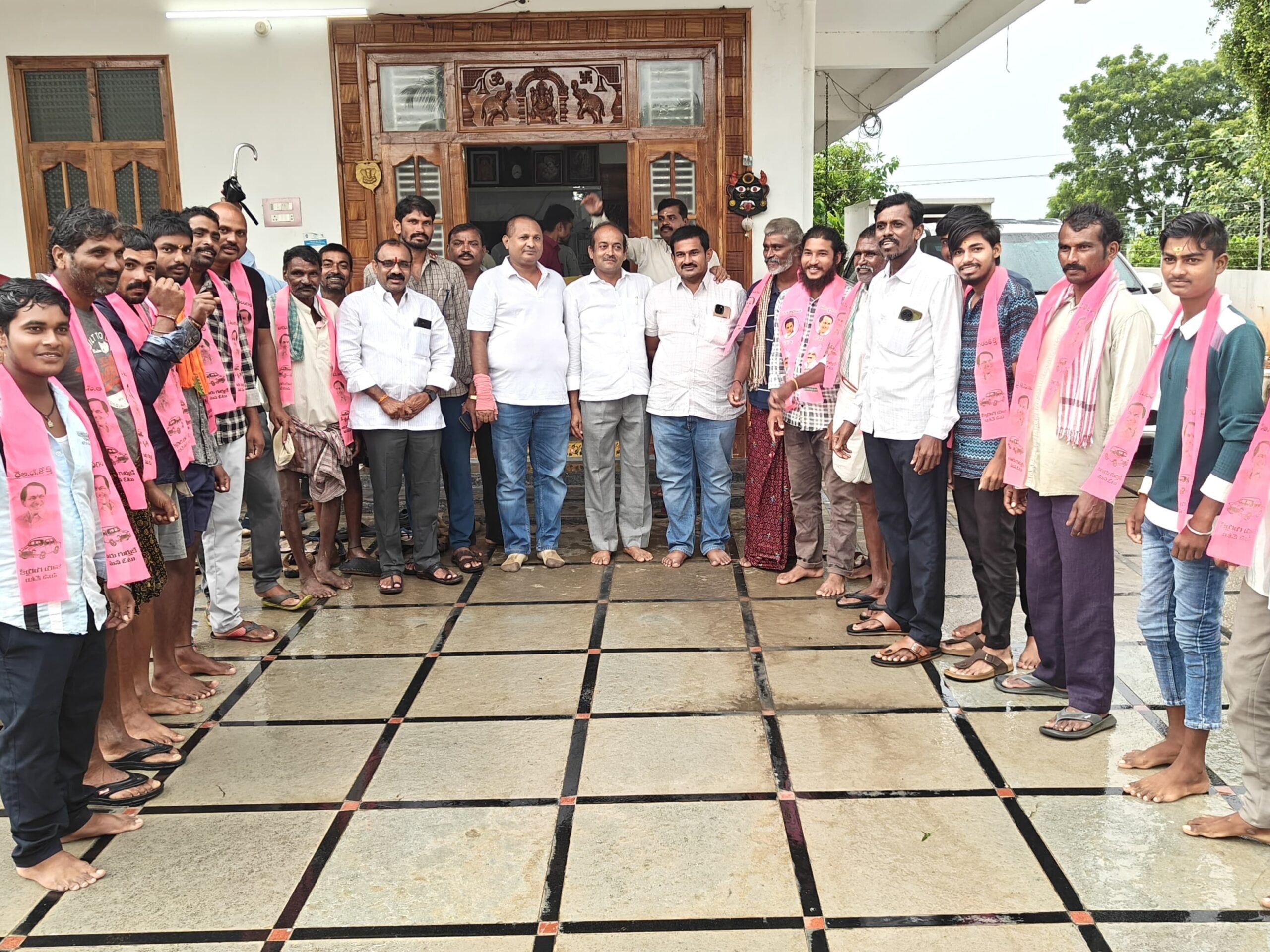 BRSలో చేరిన కాంగ్రెస్ నాయకులు