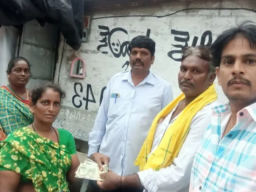 ఫిరంగిపురంలో పింఛన్లు, కొత్త రేషన్ కార్డుల పంపిణీ