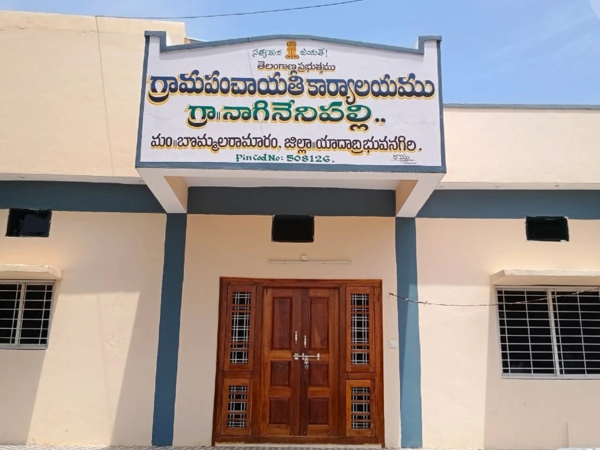 ప్రారంభానికి నోచుకోని నూతన గ్రామపంచాయతీ భవనం