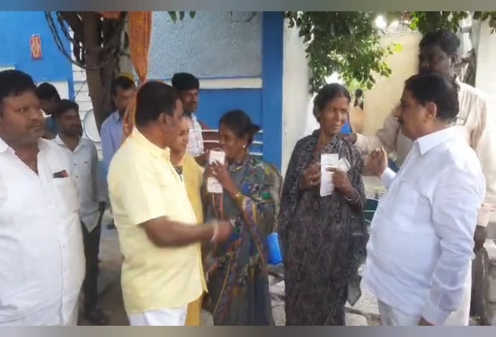 ‘పింఛన్ల పంపిణీ పై వైసీపీ దుష్ప్రచారం మానుకోవాలి’
