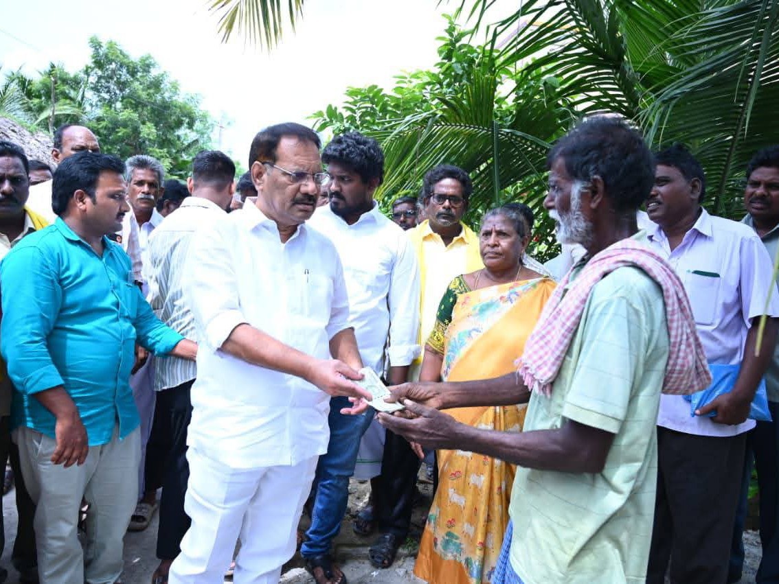 ఎన్టీఆర్ భరోసా పింఛన్ పంపిణీ చేసిన ఆనందబాబు