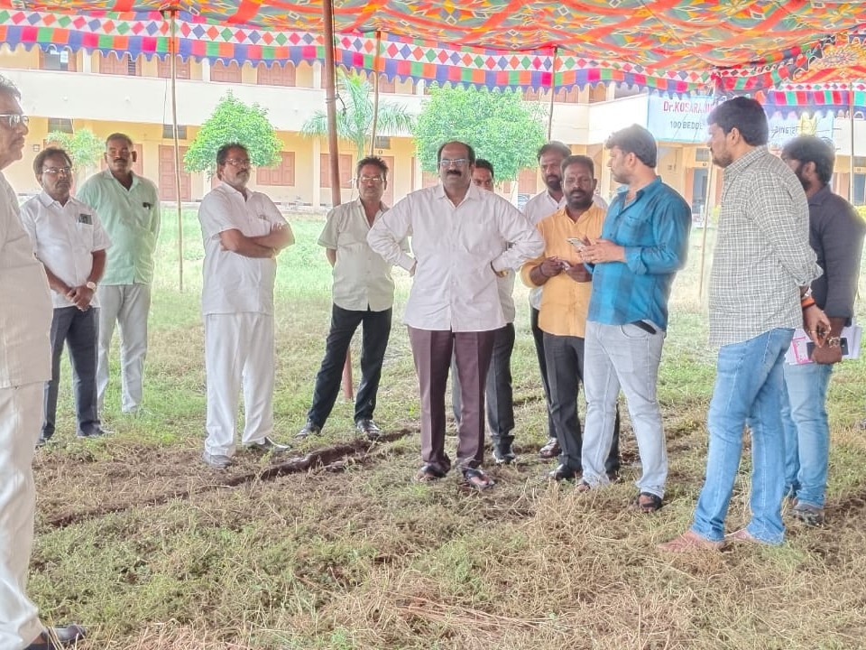 ‘స్త్రీ శక్తి’ విజయోత్సవ సభకు ఏర్పాట్లు