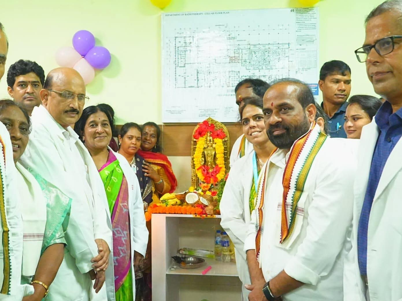 కేన్సర్ సెంటర్‌ను ప్రారంభించిన మంత్రి