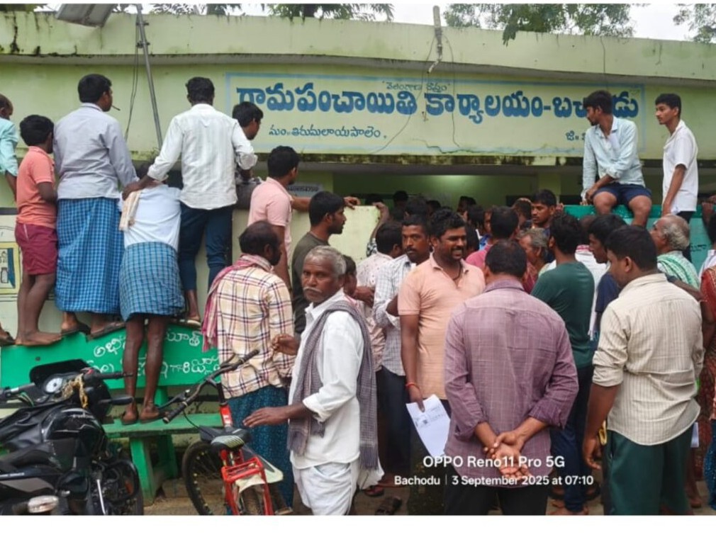 యూరియా కోసం రైతుల అవస్థలు..