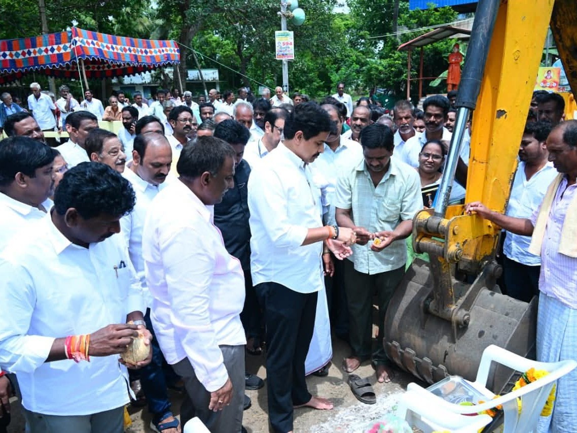 రహదారి నిర్మాణానికి ఎమ్మెల్యే శంకుస్థాప