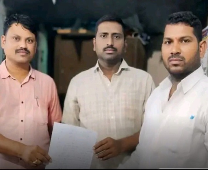 బొగ్గు రవాణా అవకాశం స్థానికుల ఇవ్వాలి