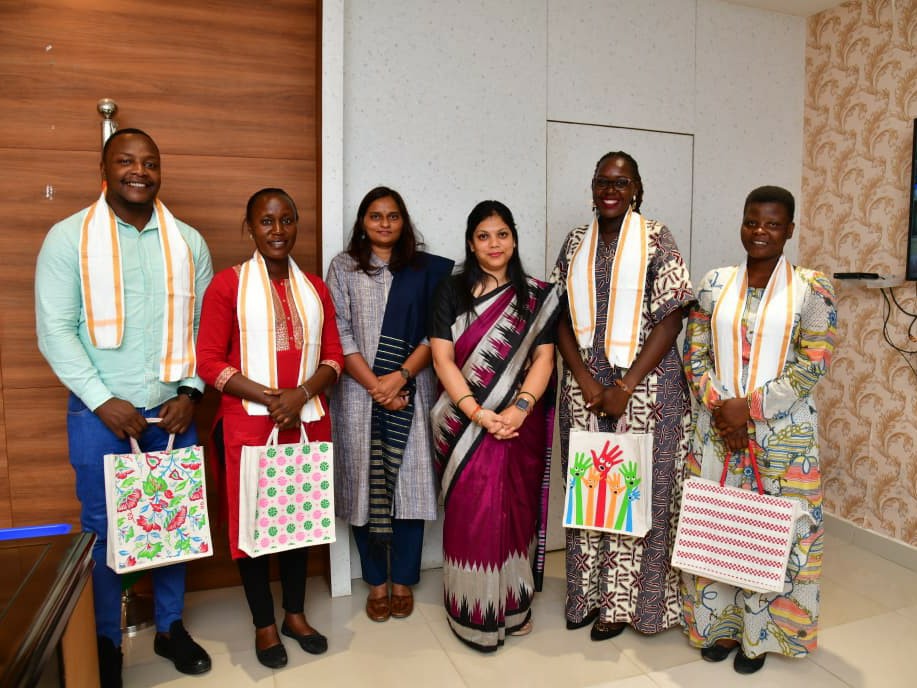 ‘విద్యార్థుల బంగారు భవిష్యత్తుకు బాట వేయండి’