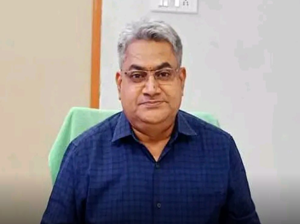 ఏసీ బస్సుల్లో టికెట్‌పై రాయితీ: జిల్లా అధికారి