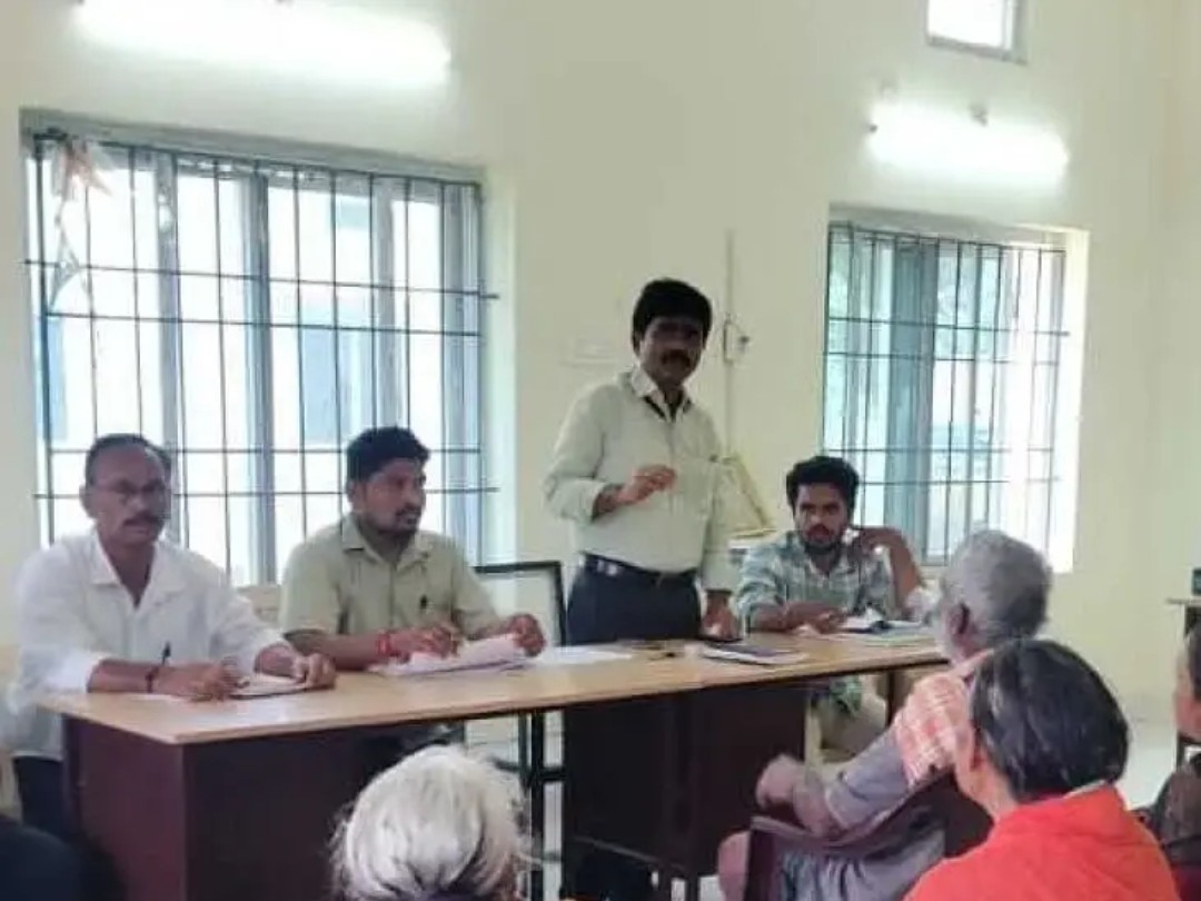 ఇళ్ల నిర్మాణాలు త్వరగా పూర్తి చేయండి: ఎంపీడీవో