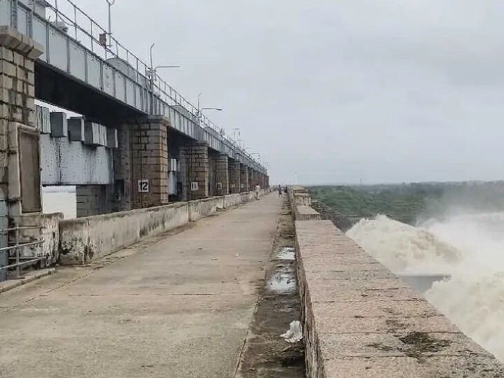 ప్రాజెక్టుకు తగ్గిన వరద.. 4 గేట్లు ఓపెన్