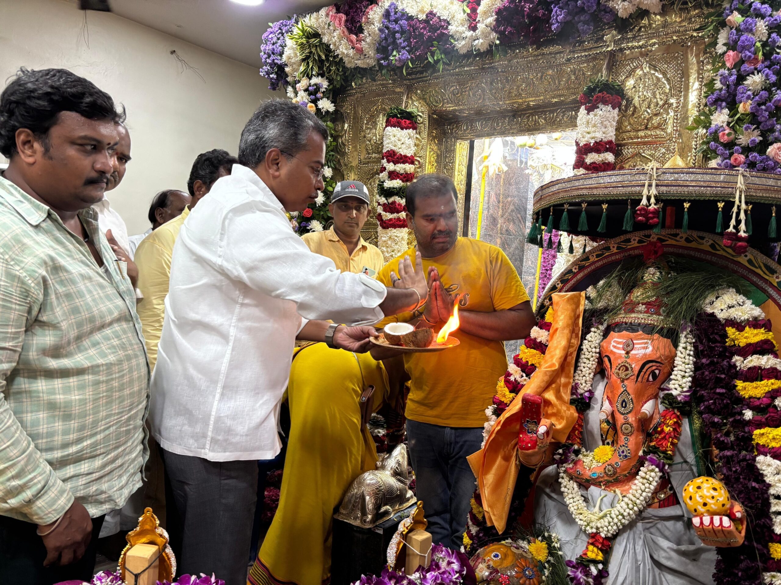 గణనాథుని ఉత్సవ వేడుకల్లో పాల్గొన్న ఎమ్మెల్యే