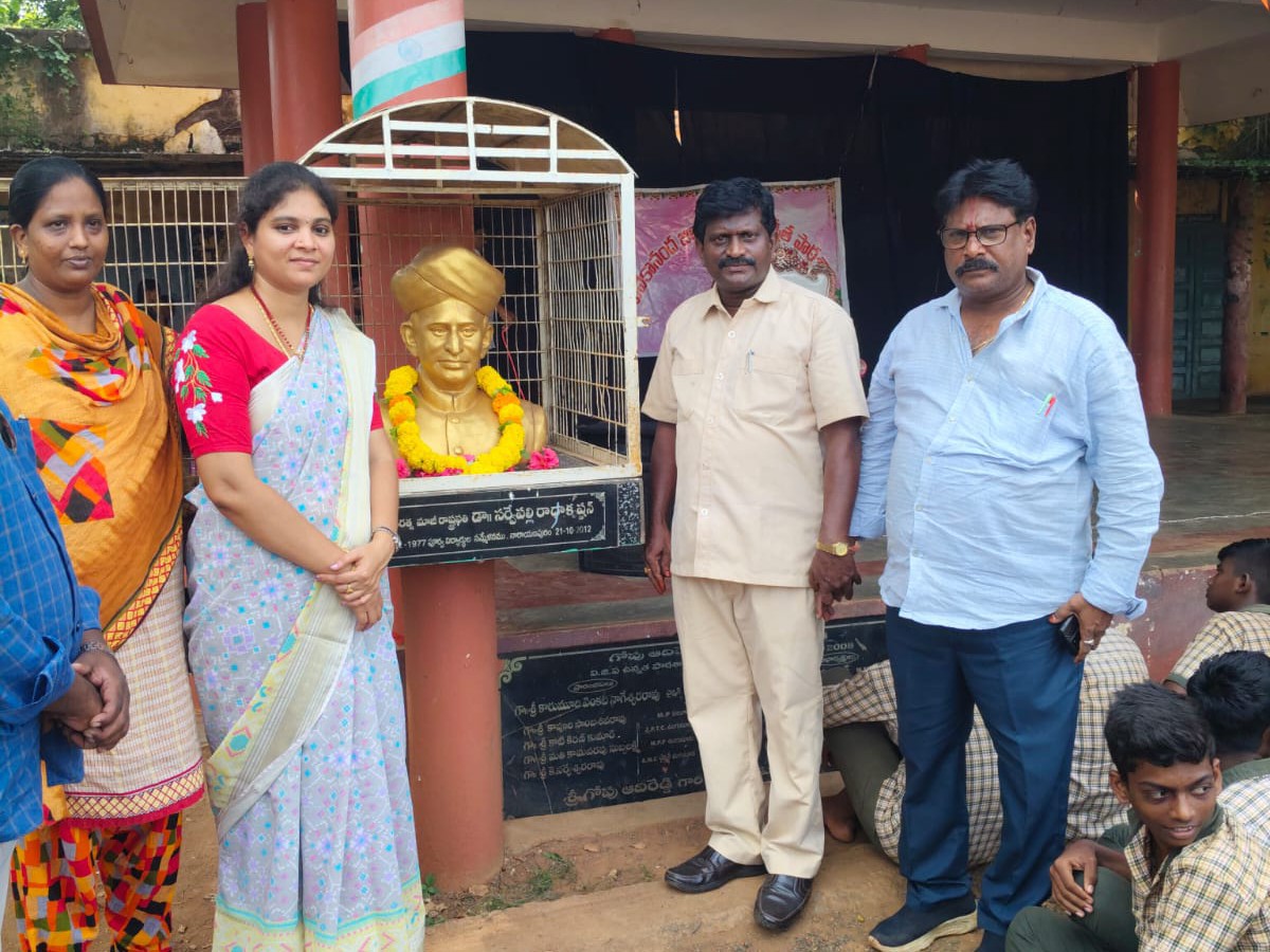 మాజీ రాష్ట్రపతి సర్వేపల్లి రాధాకృష్ణన్ జయంతి