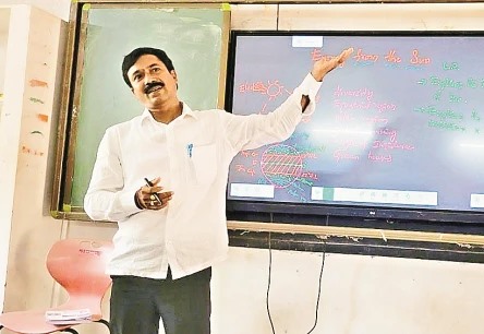 GREAT: ఒక్క సెలవు పెట్టని ఉపాధ్యాయుడు