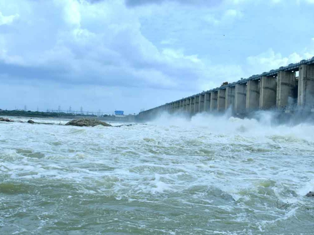జూరాల ప్రాజెక్టుకు తగ్గిన వరద ప్రవాహం