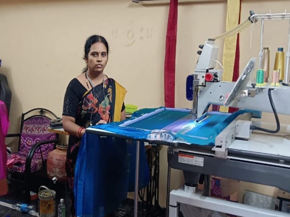 స్వయం ఉపాధితో ఆదర్శంగా నిలుస్తున్న మహిళ