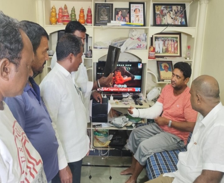 పలువురు బాధిత కుటుంబాలకు పరామర్శ