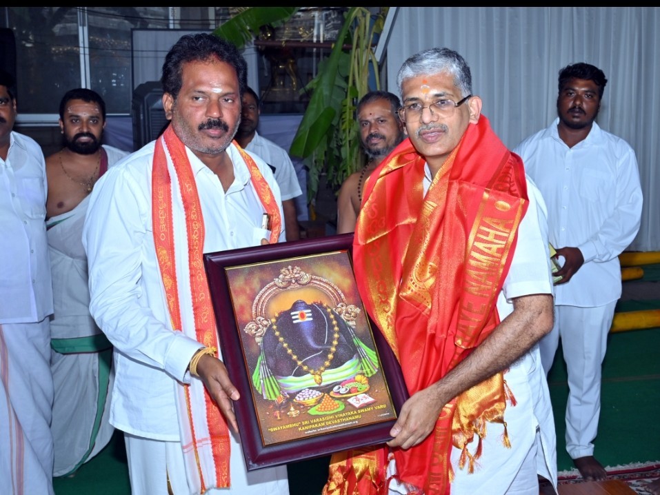 స్వామివారి సేవలో కర్ణాటక హైకోర్టు న్యాయమూర్తి