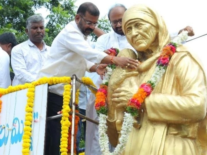 థెరిస్సా జీవితాన్ని పాఠ్యపుస్తకాల్లో పెట్టాలి: నాయిని