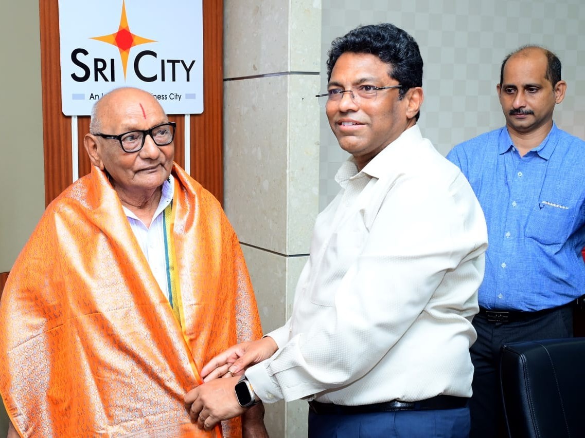 శ్రీసిటీని సందర్శించిన టెలికాం ప్రముఖుడు