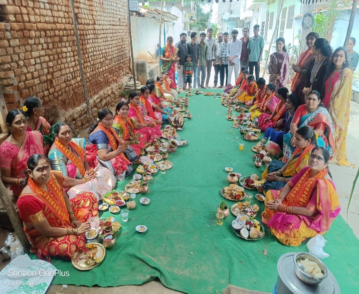 వినాయకుని వద్ద కుంకుమ పూజలు